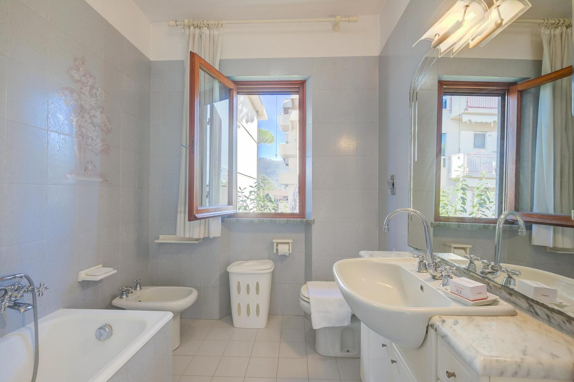 Apartment Casa Vittoria 800m From Sea - Happy
