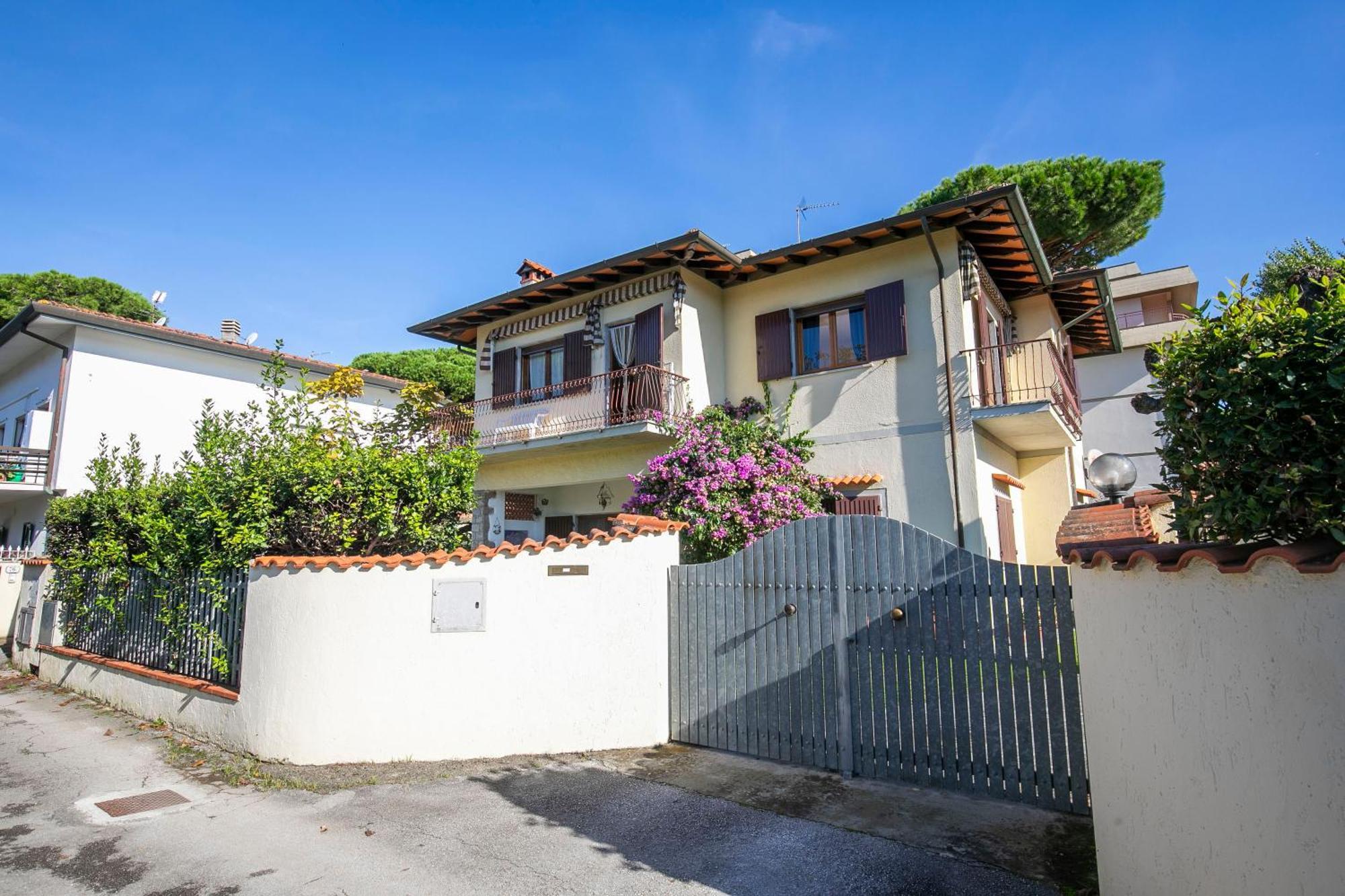 Apartment Casa Vittoria 800m From Sea - Happy Forte dei Marmi