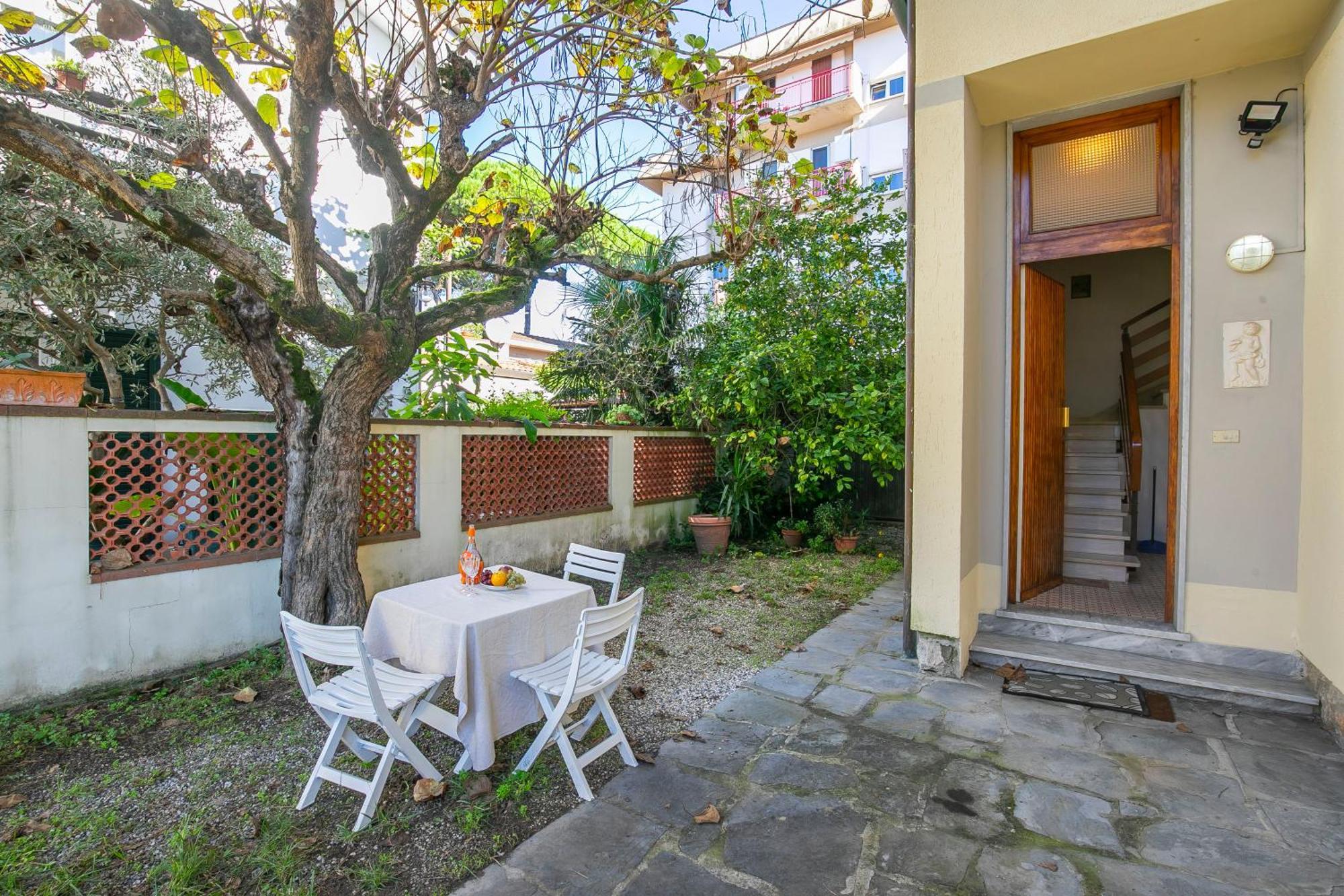 Casa Vittoria 800m From Sea - Happy * Forte dei Marmi